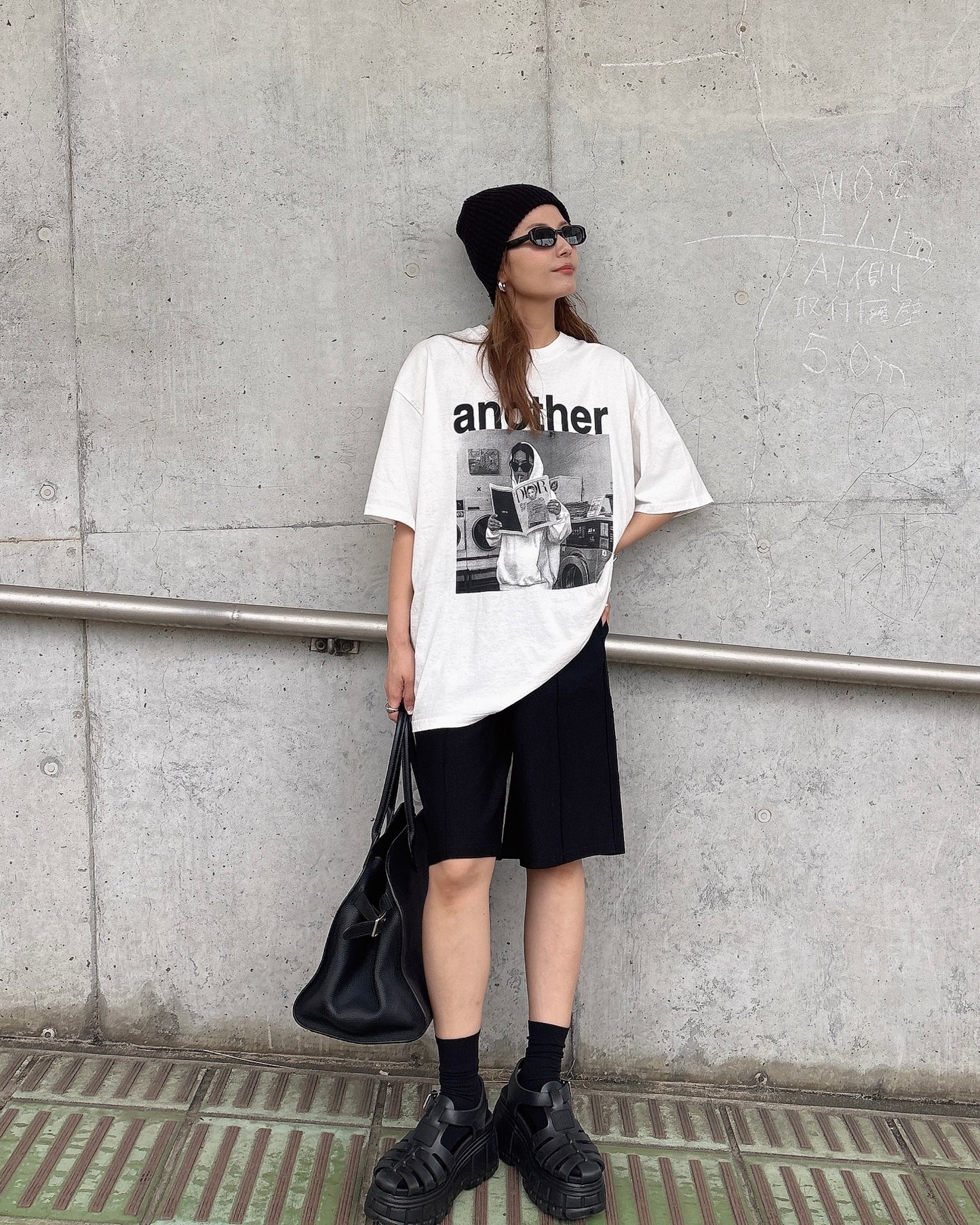 モノトーンロゴTシャツ