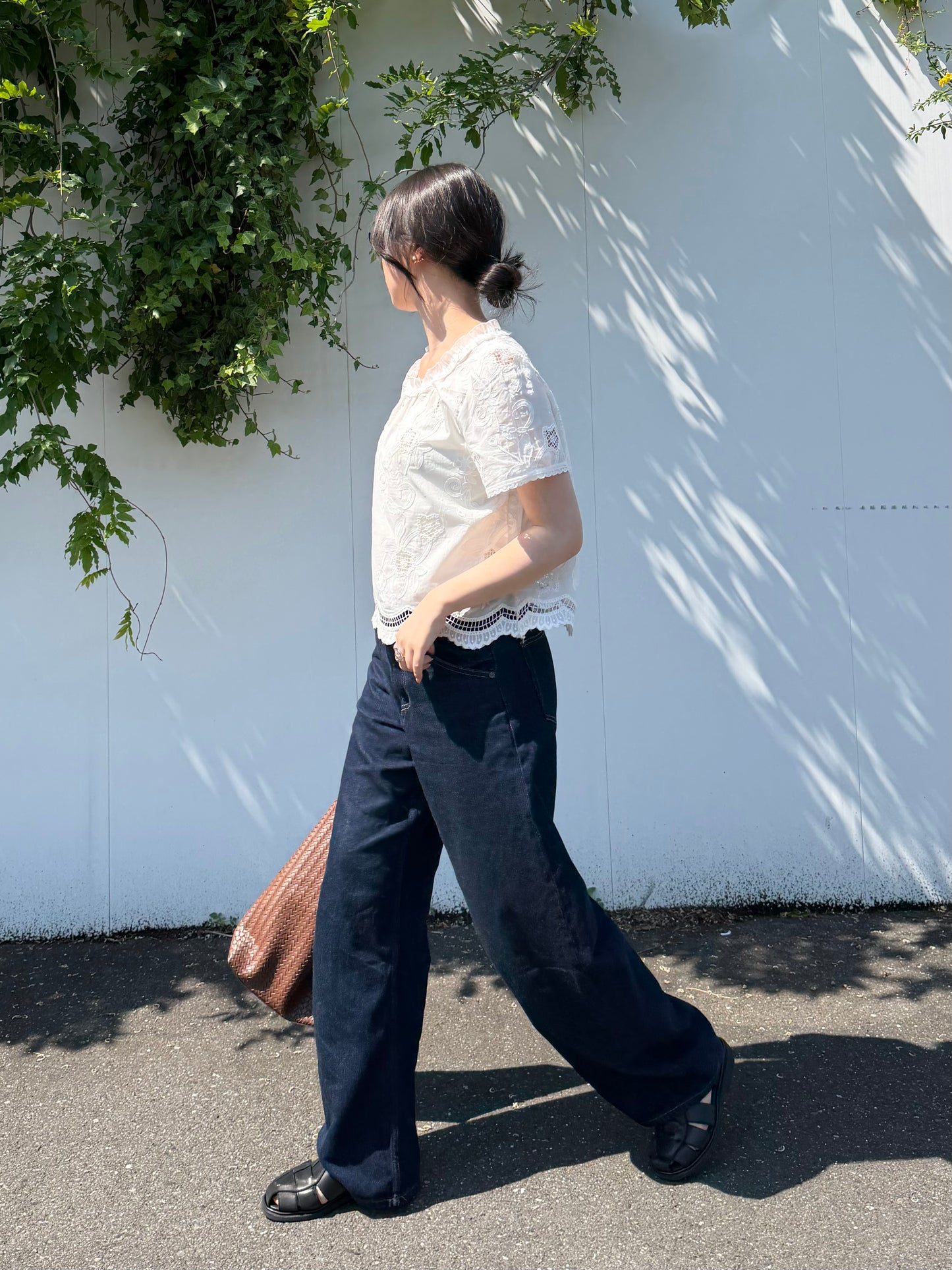 カットワークレースブラウス
