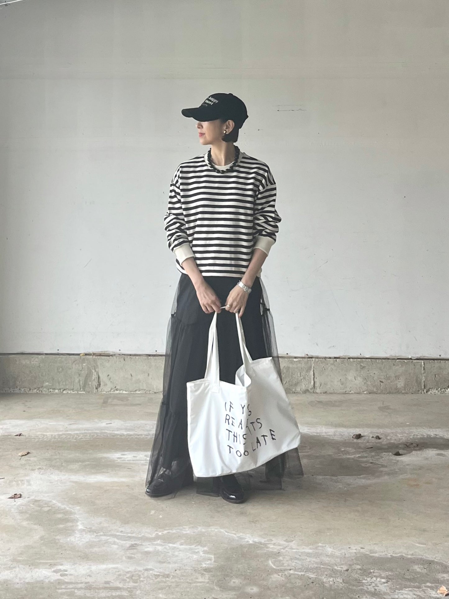 白黒レタリングバッグ