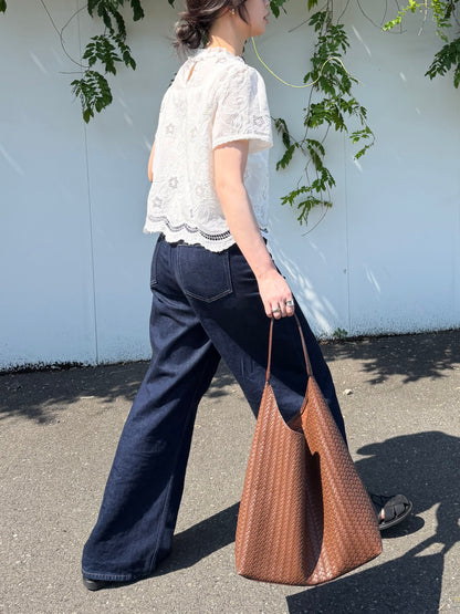 カットワークレースブラウス