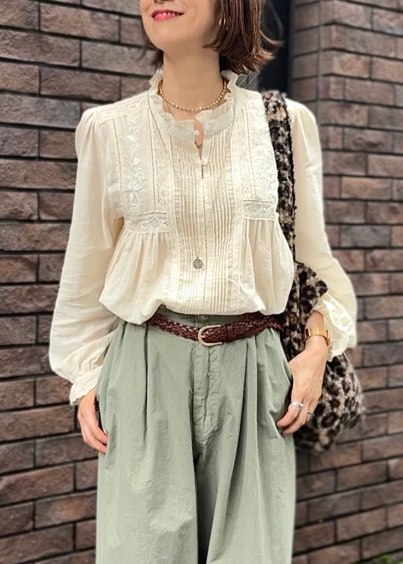 アンティーク調レースピンタック刺繍ブラウス