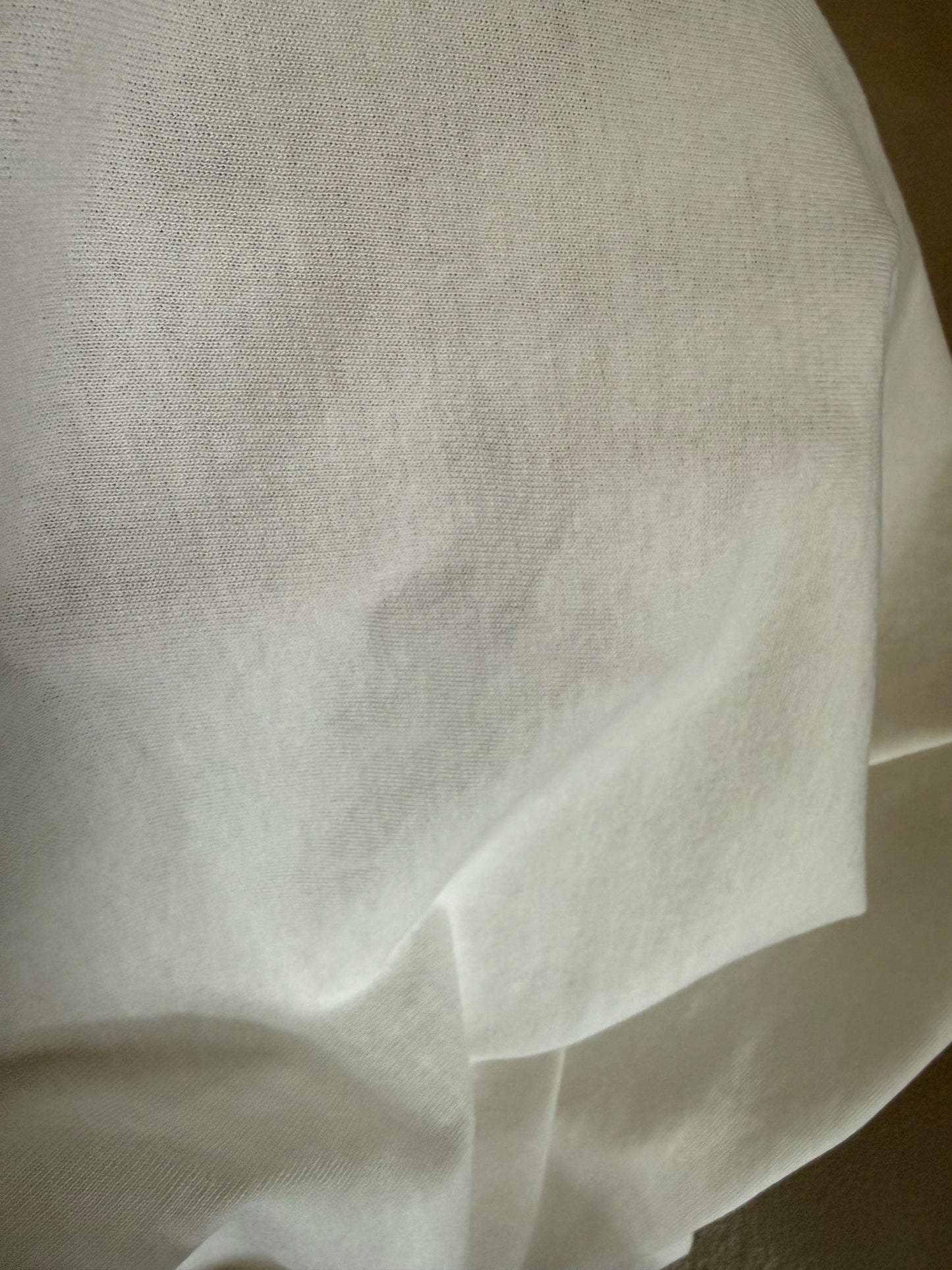 VネックTシャツ