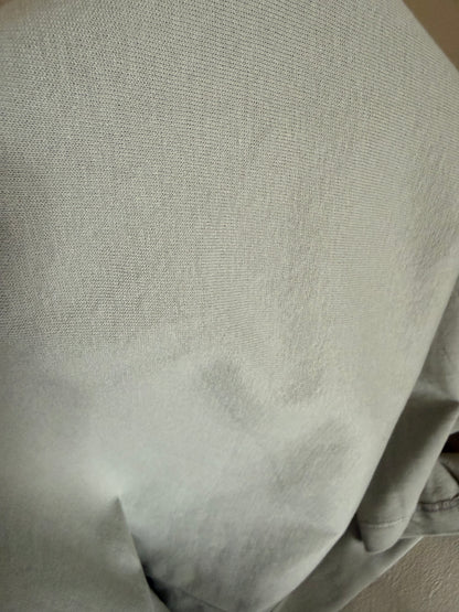 VネックTシャツ