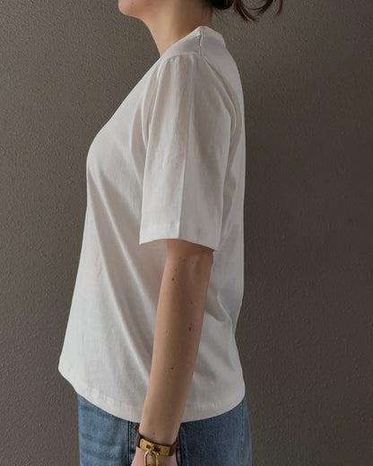 VネックTシャツ