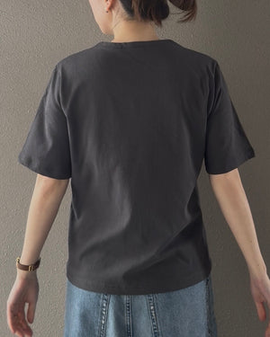 VネックTシャツ