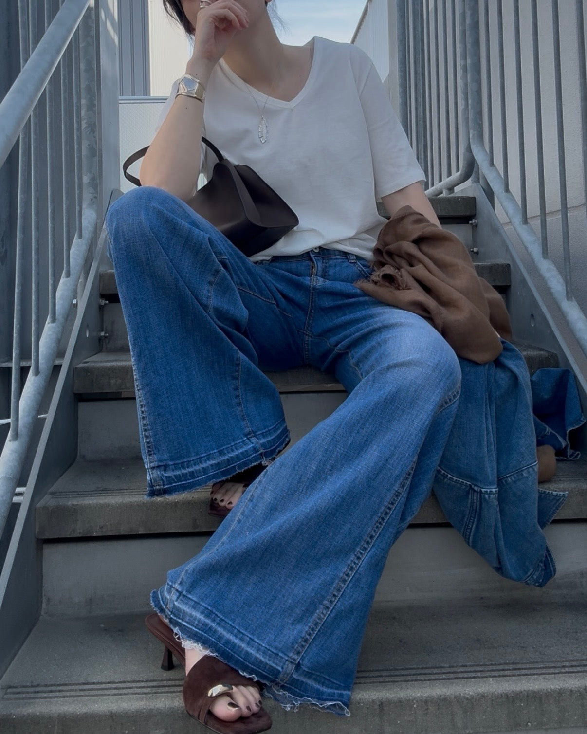 VネックTシャツ