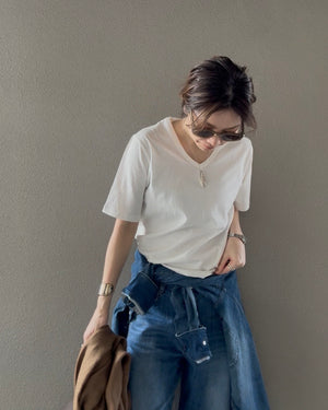 VネックTシャツ
