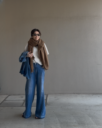 VネックTシャツ