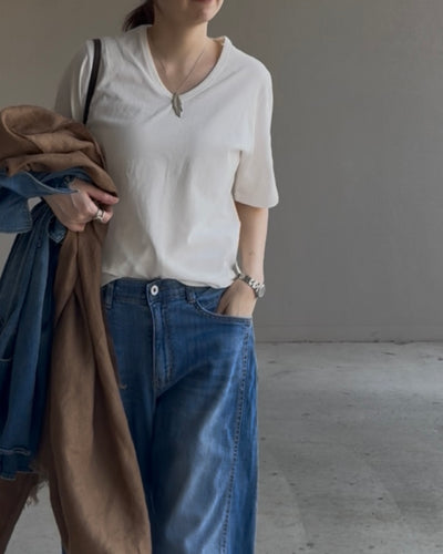 VネックTシャツ