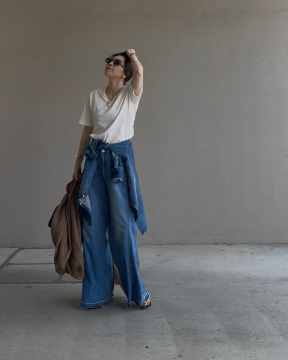 VネックTシャツ