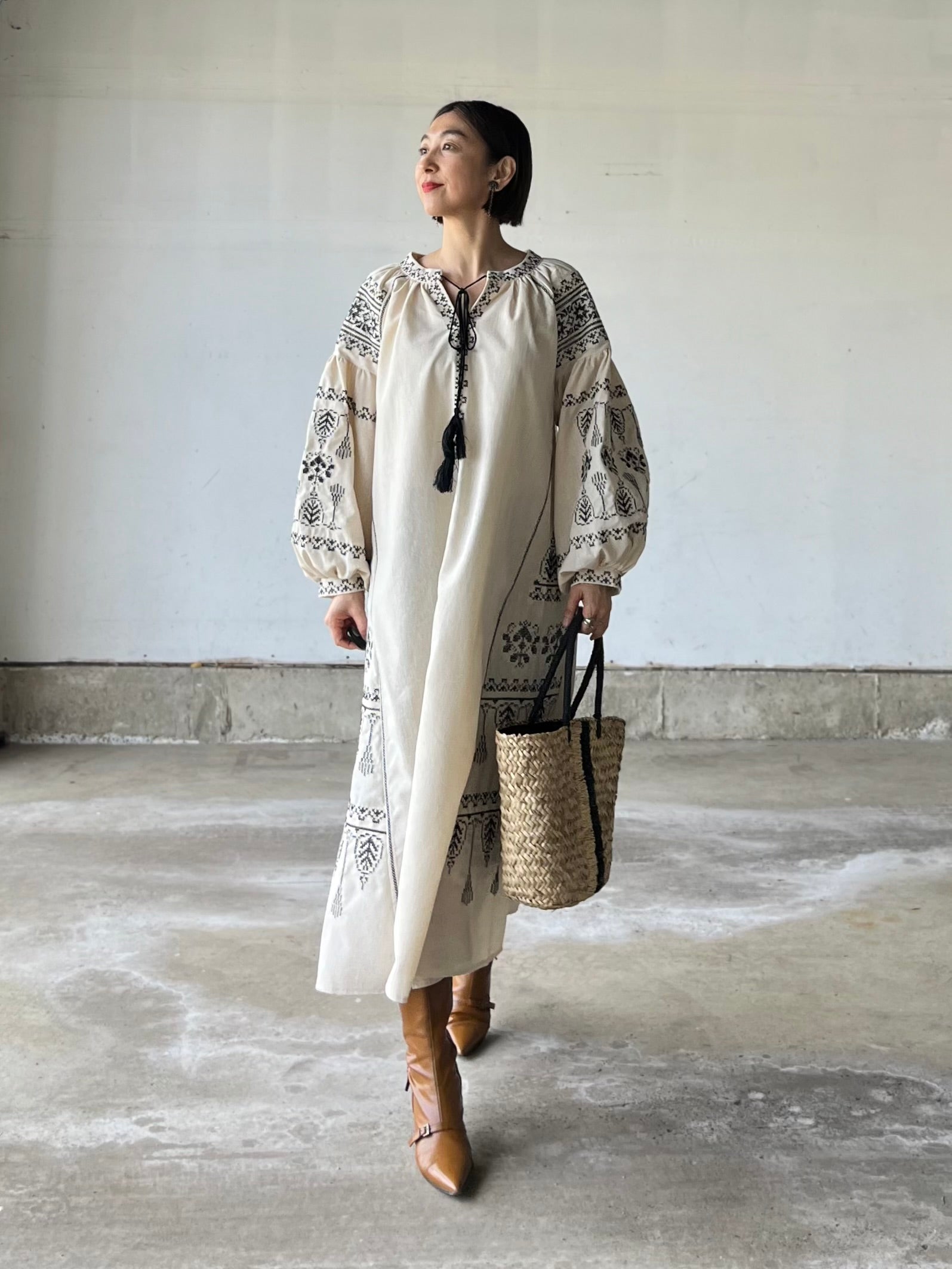 エスニック刺繍リネン混ワンピース – &DROBE (アンドローブ)