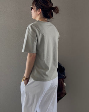 VネックTシャツ