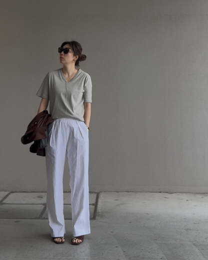 VネックTシャツ