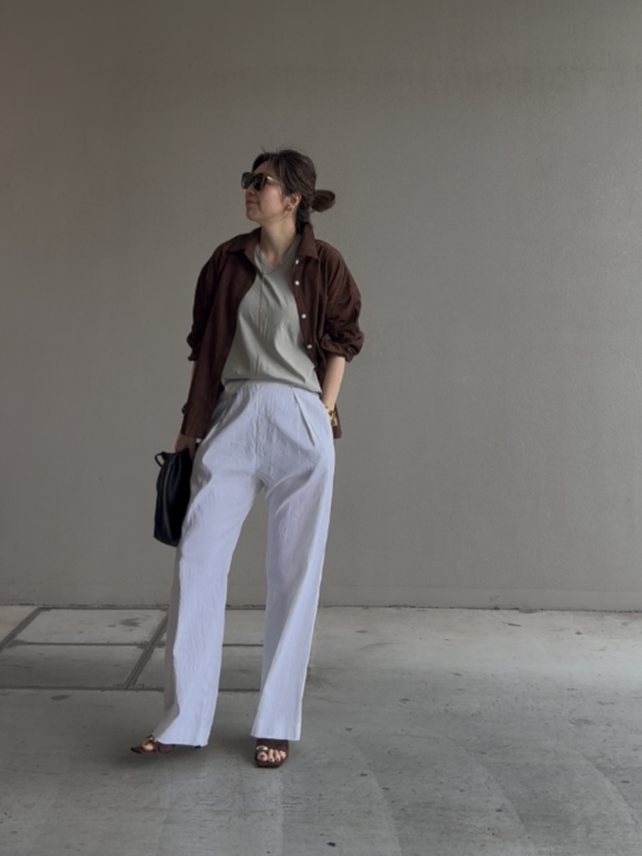 VネックTシャツ