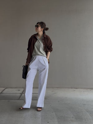 VネックTシャツ