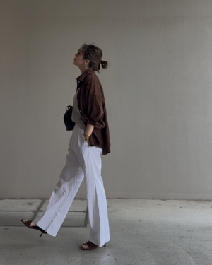 VネックTシャツ