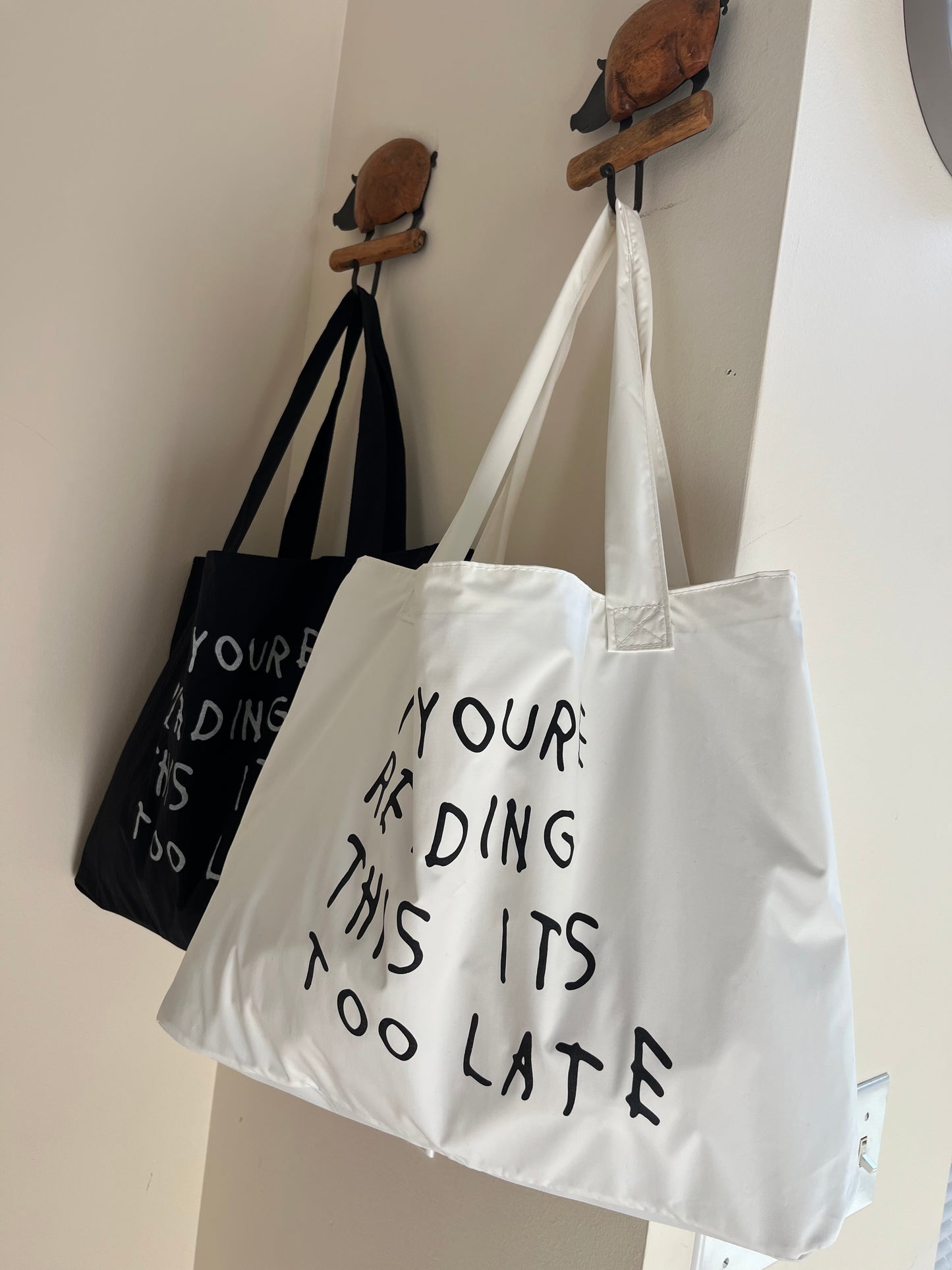 白黒レタリングバッグ