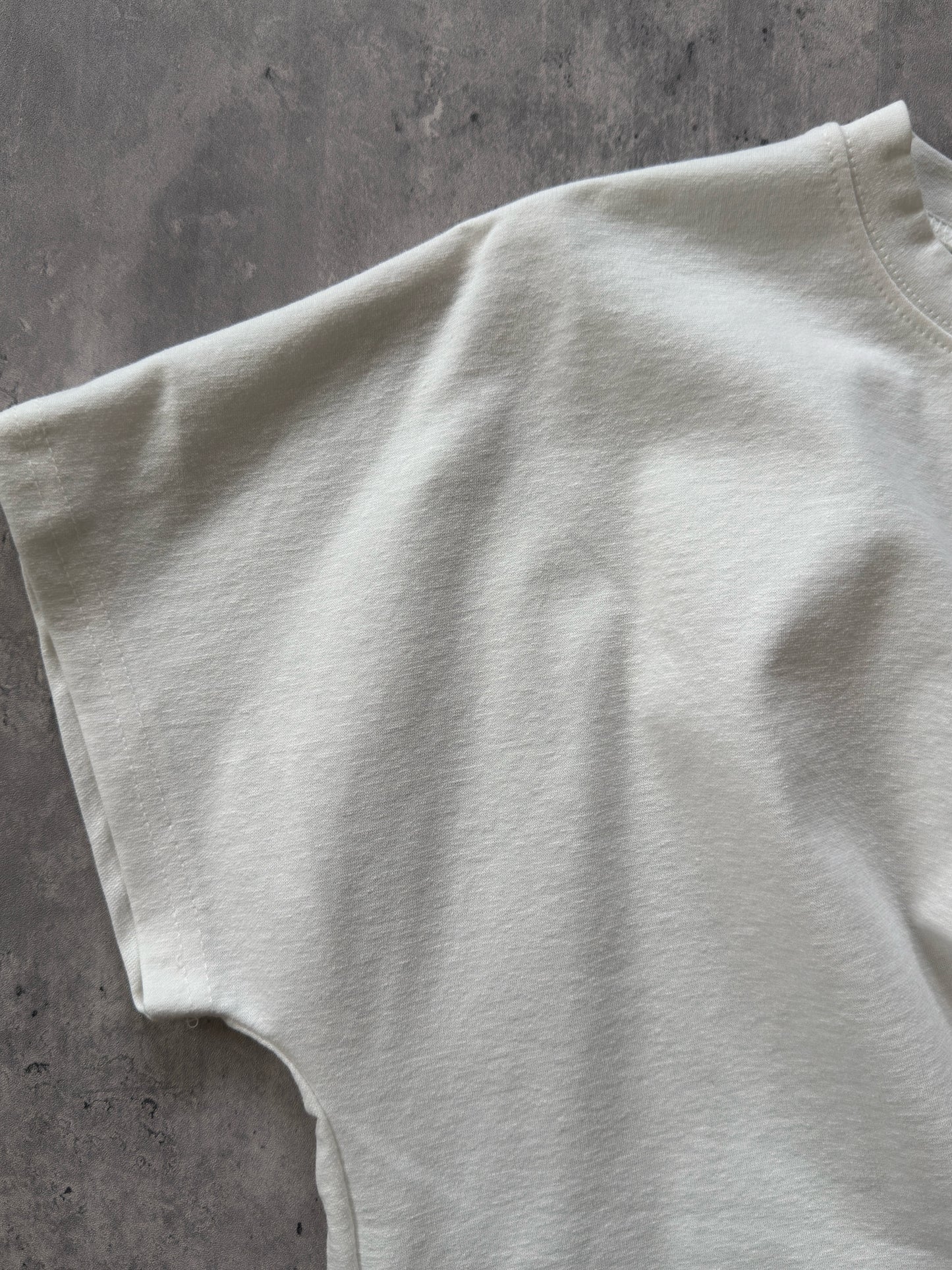 ツイストTシャツ