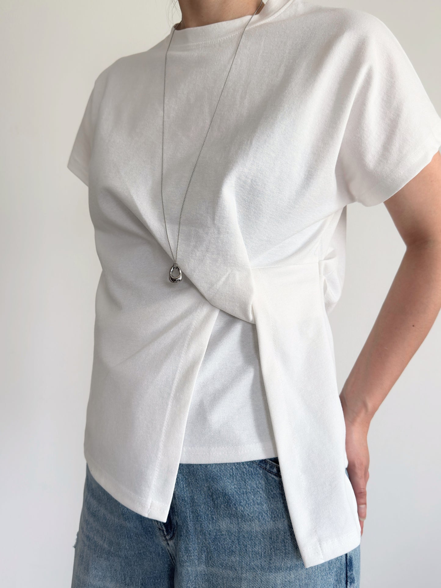 ツイストTシャツ