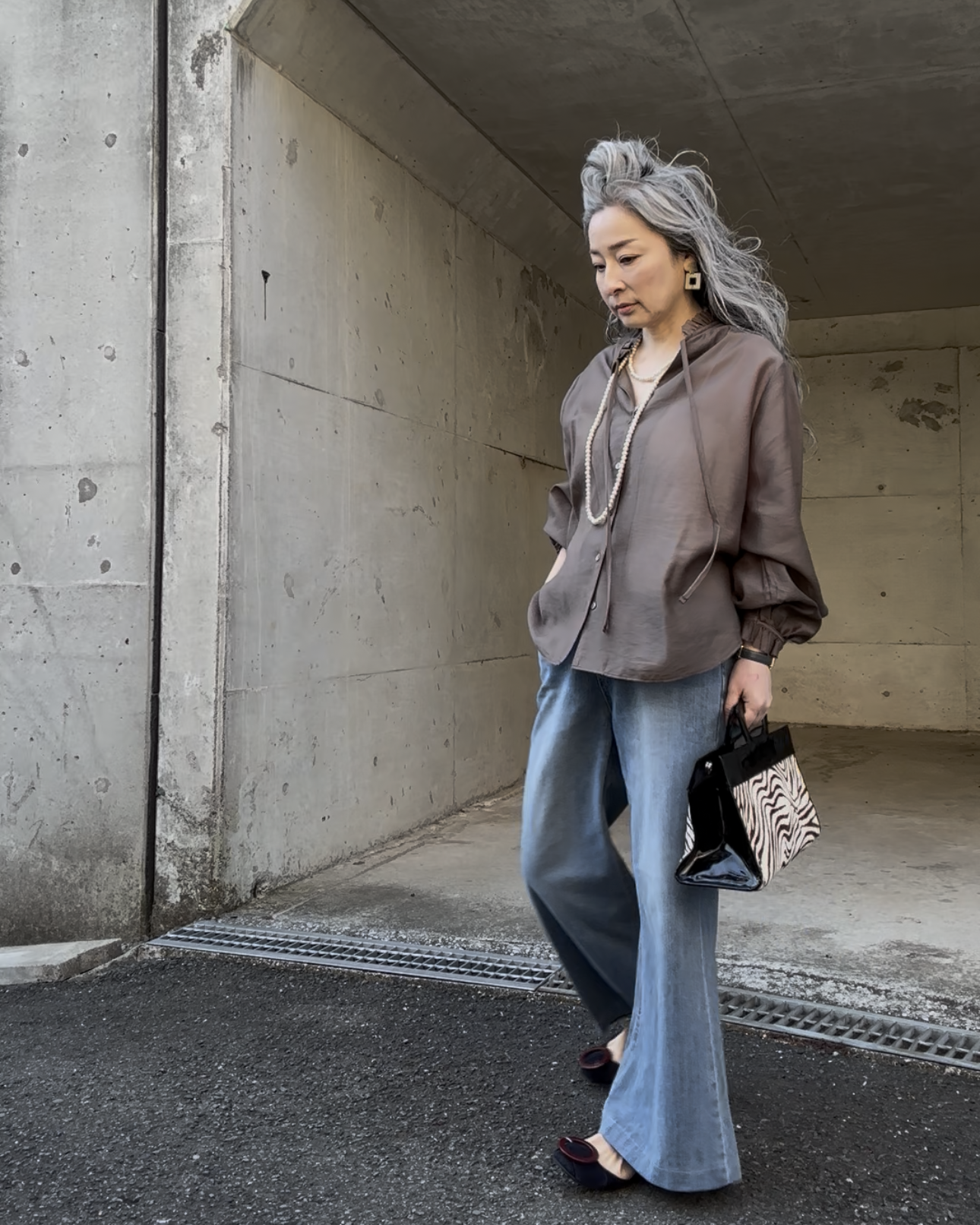 ブーツカット ベルト付きワイドデニムパンツ