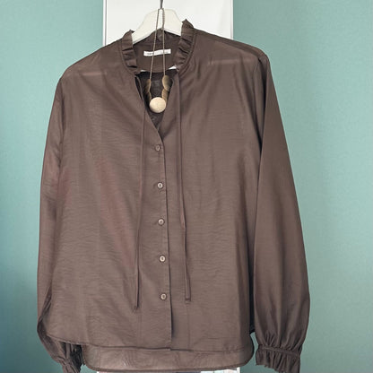 ダークブラウン シアーブラウス