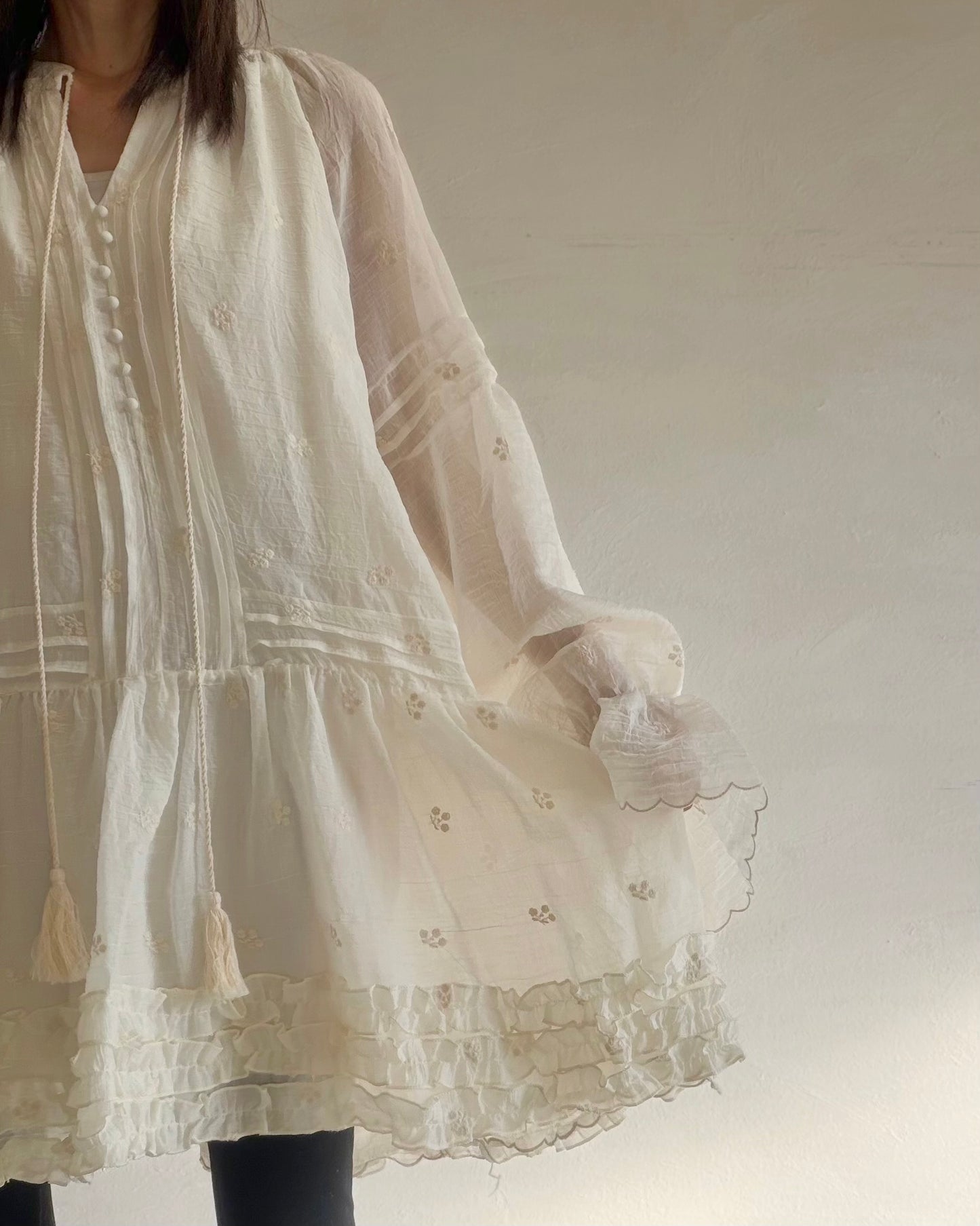 レース刺繍ワンピース
