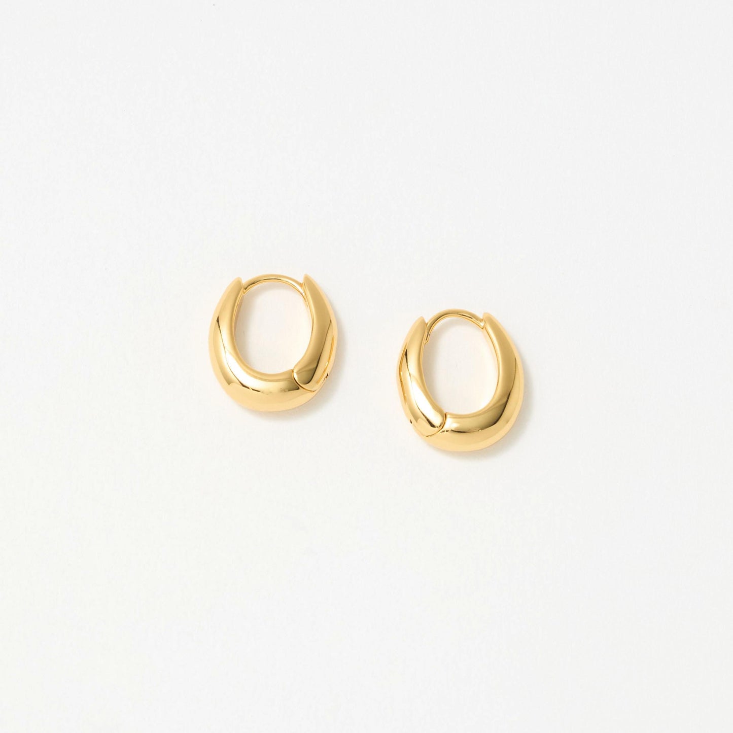 オーバル フープ ピアス