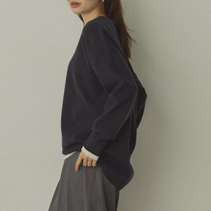 やわもちVネックニット