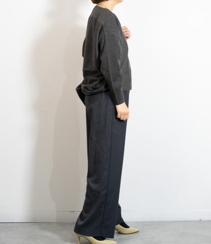 ボートネックラウンドニット