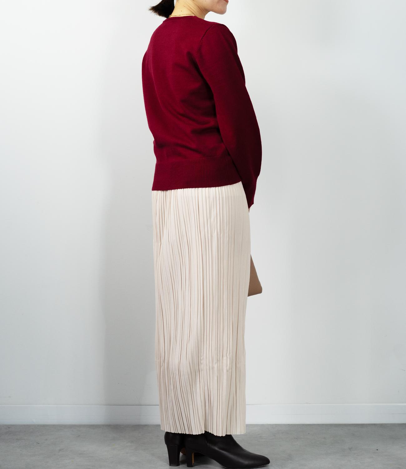 コンパクトVネックニット