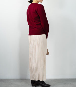 コンパクトVネックニット