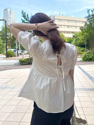 半袖パフスリーブブラウス