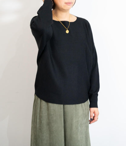 ボートネックラウンドニット