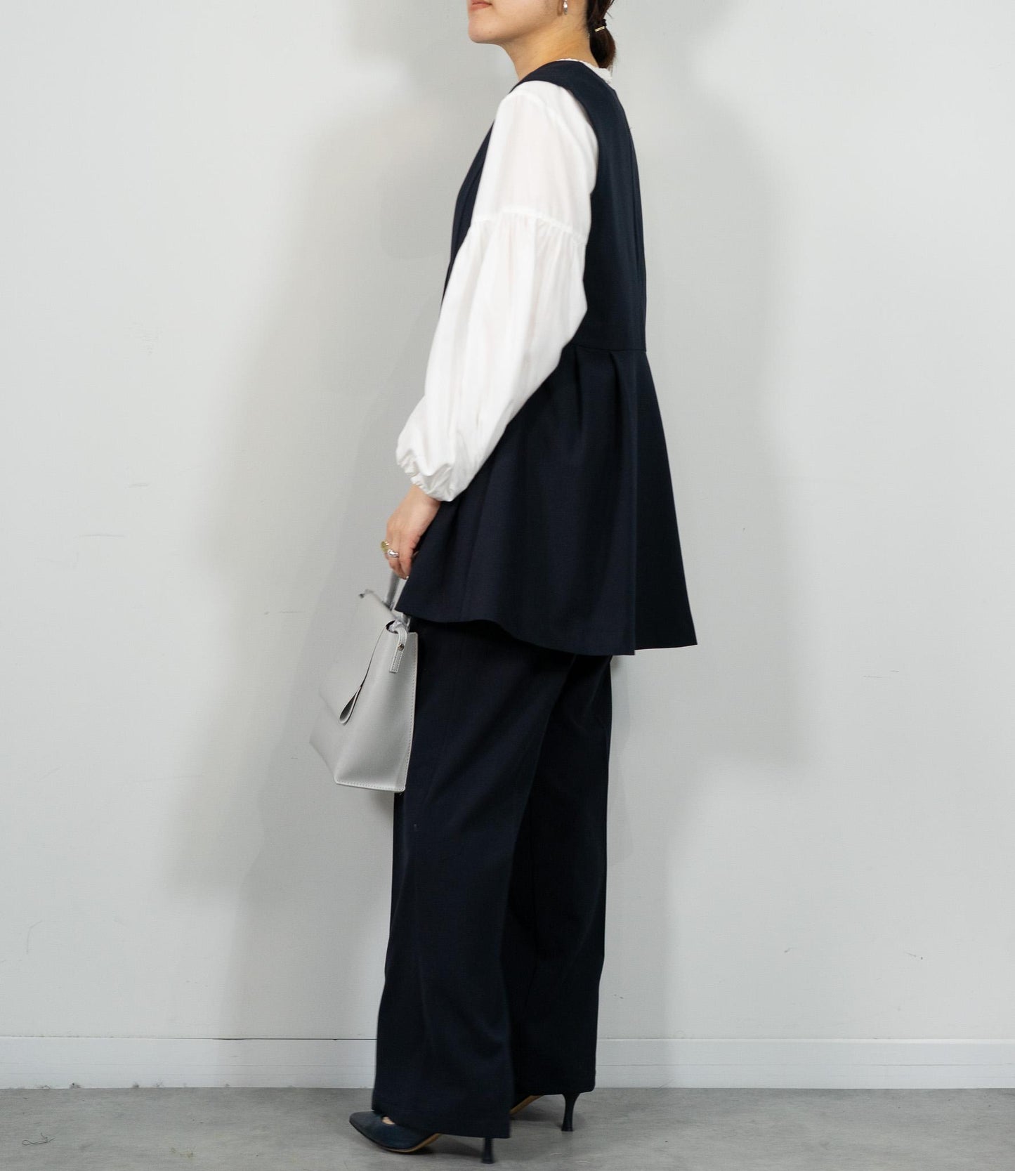 タックストレートパンツ