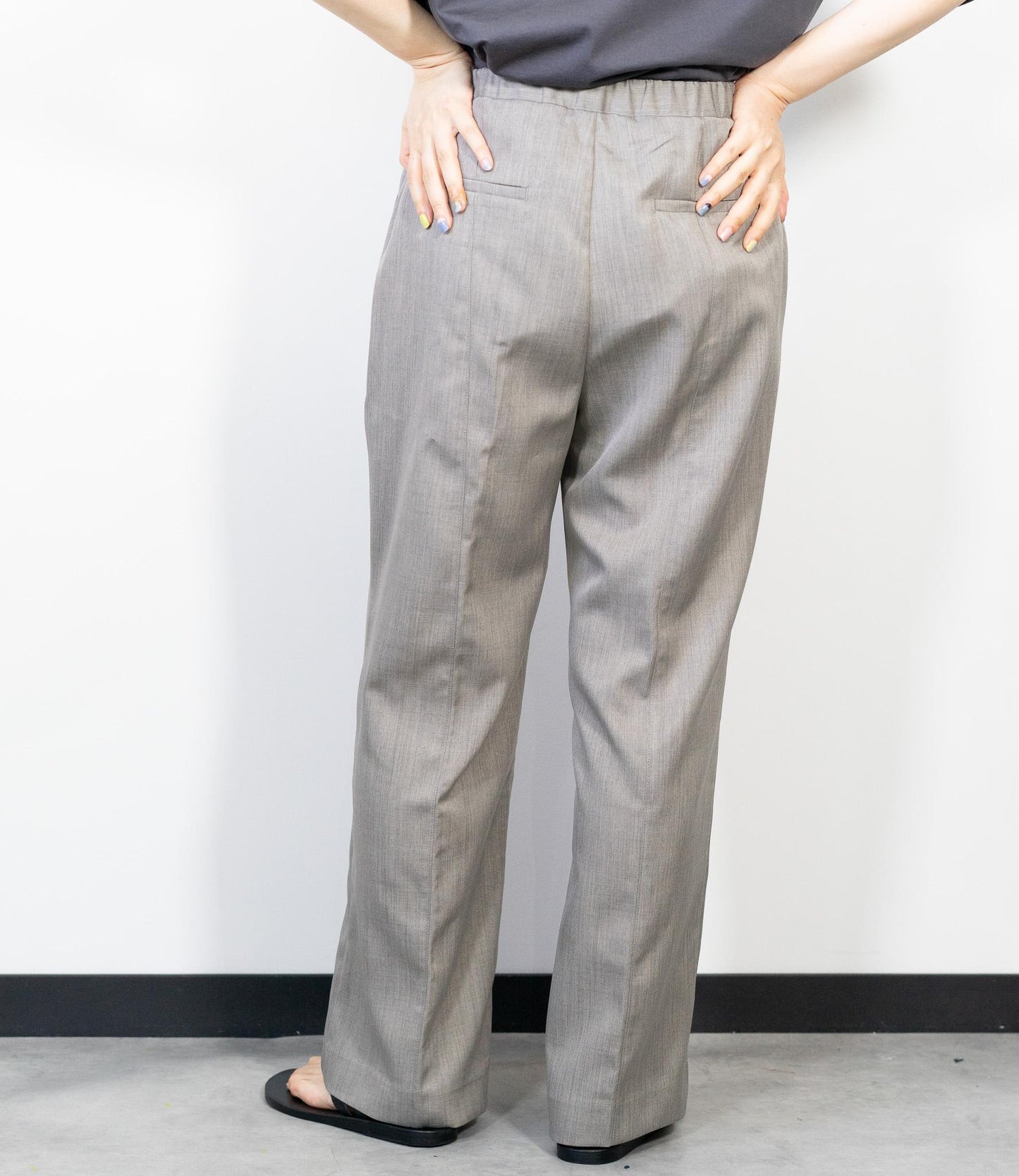 ナチュラルフレアシルエットパンツ