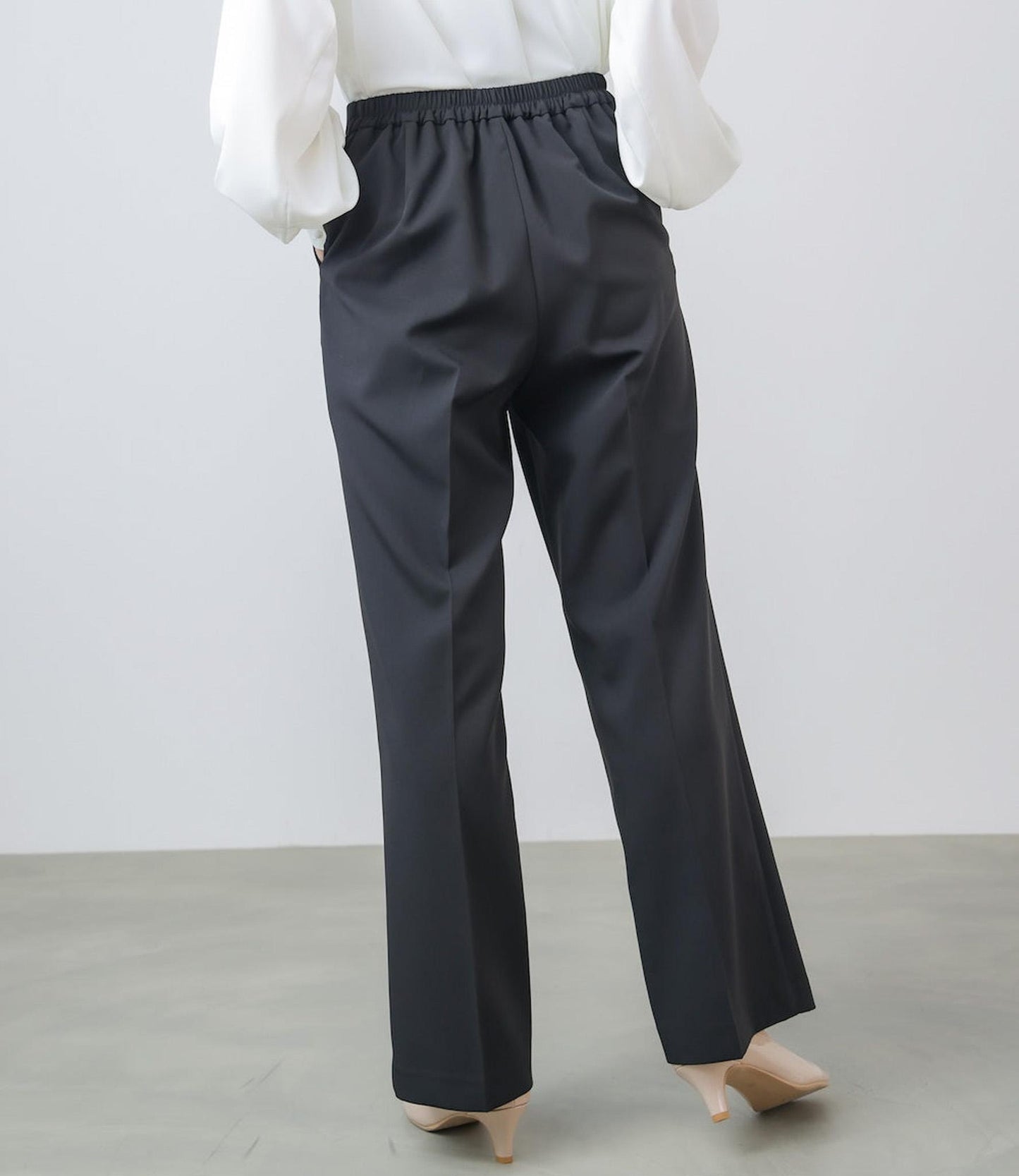 ストレッチストレートテーパードパンツ