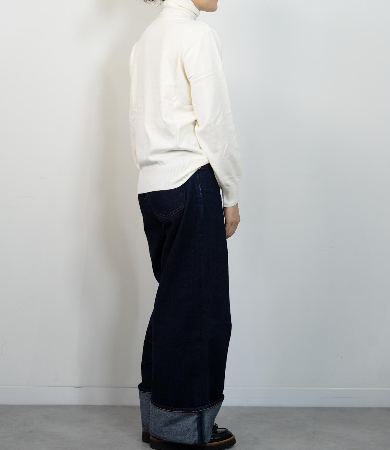 タートルネックソフトニット