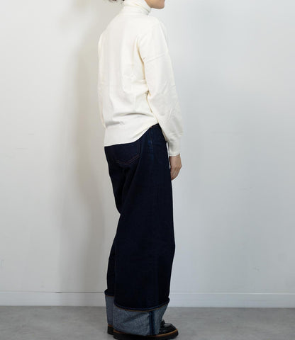 タートルネックソフトニット