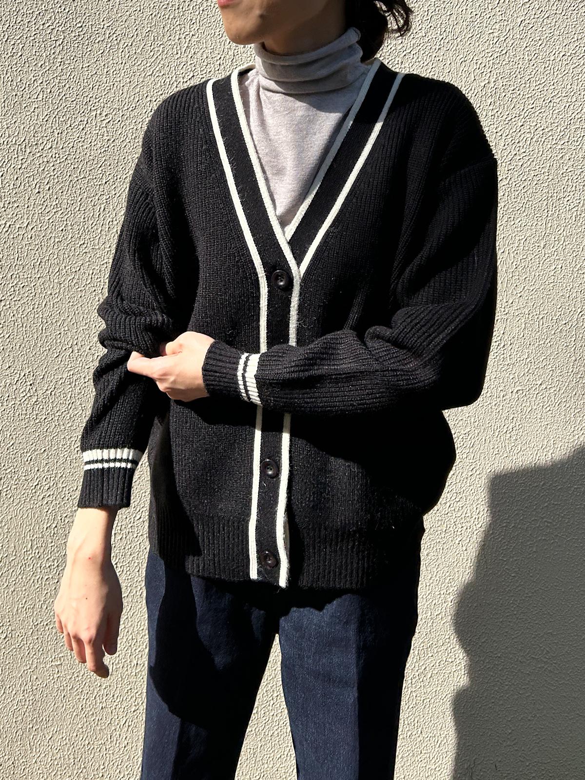 Vネックカーディガン