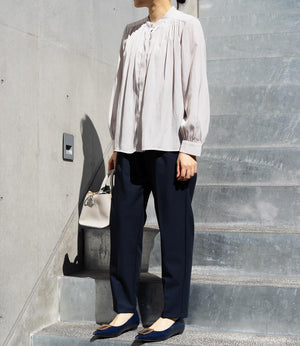 パウダーサテンギャザーブラウス