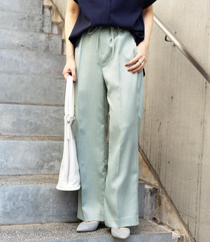 ナチュラルフレアシルエットパンツ