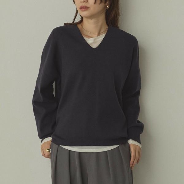 やわもちVネックニット