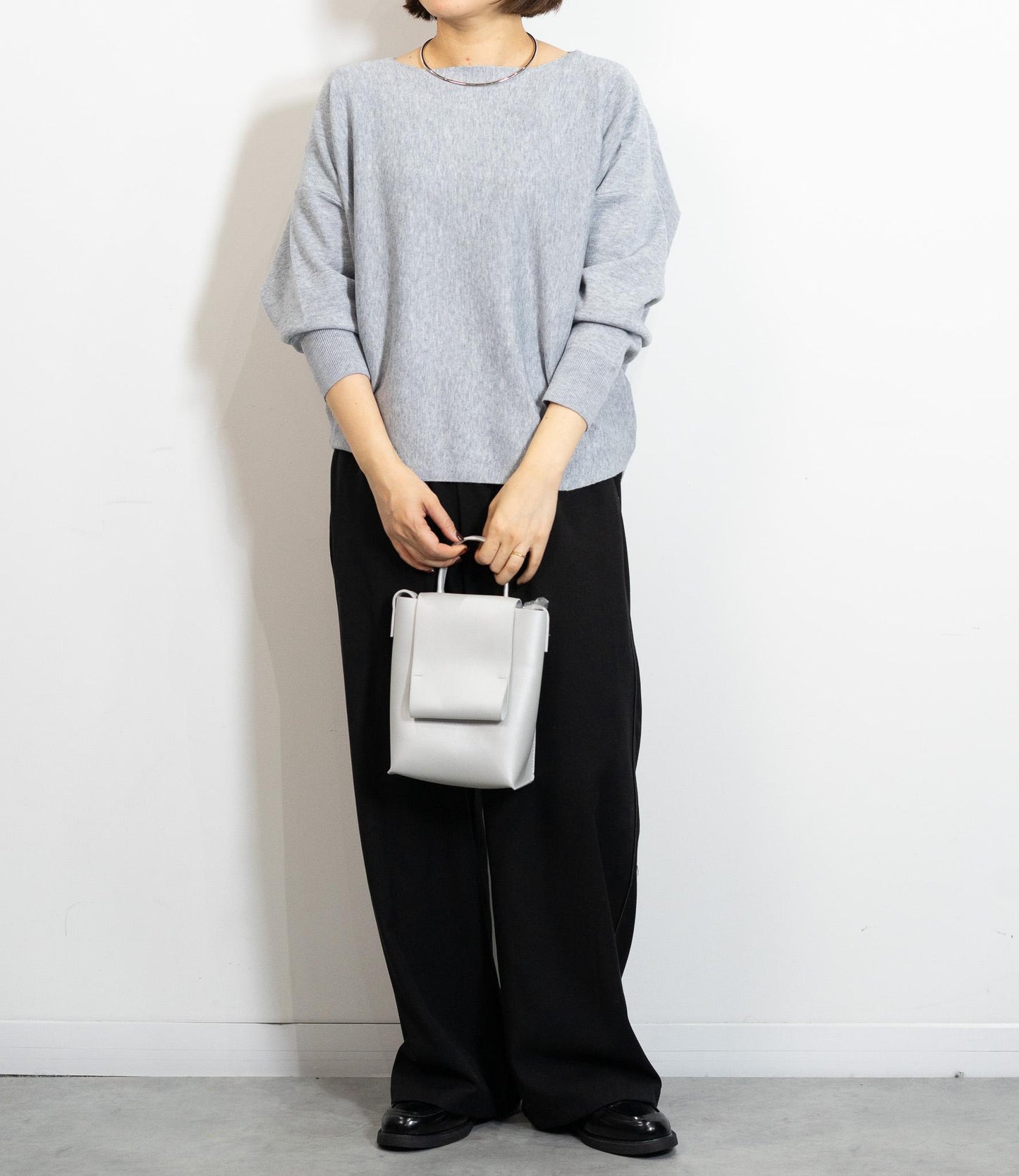 ボートネックラウンドニット