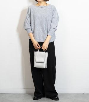 ボートネックラウンドニット