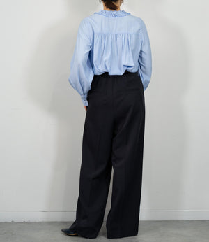 フリルカラーVネックブラウス