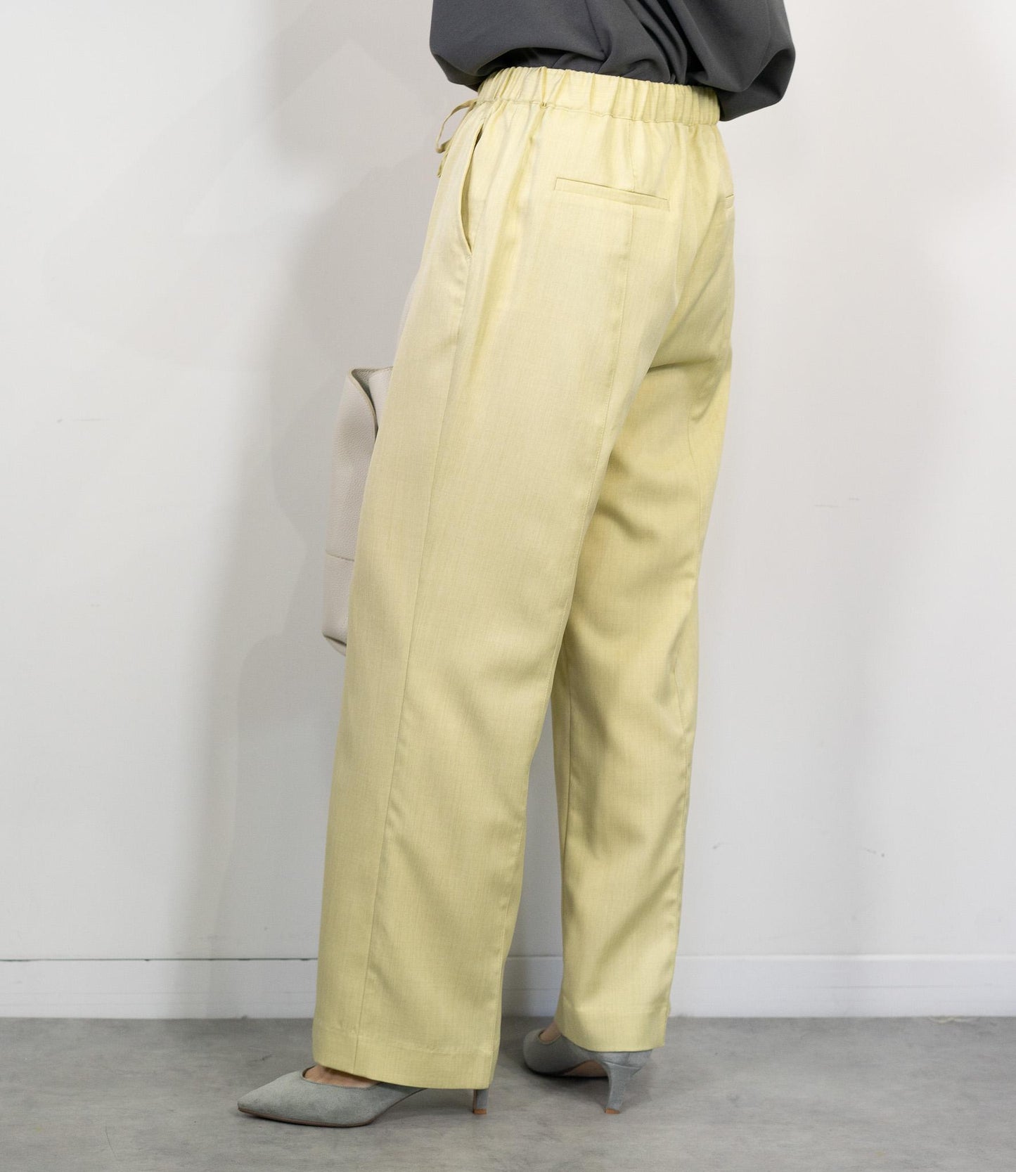 ナチュラルフレアシルエットパンツ