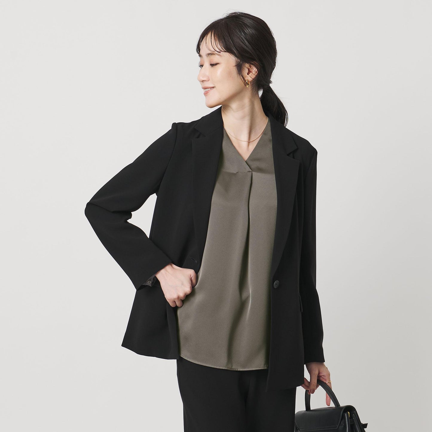 バック サテン Vネック ロングスリーブ ブラウス ‐ウォッシャブル‐