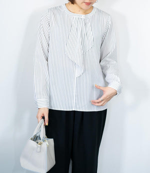 綺麗めストライプフリルタイブラウス