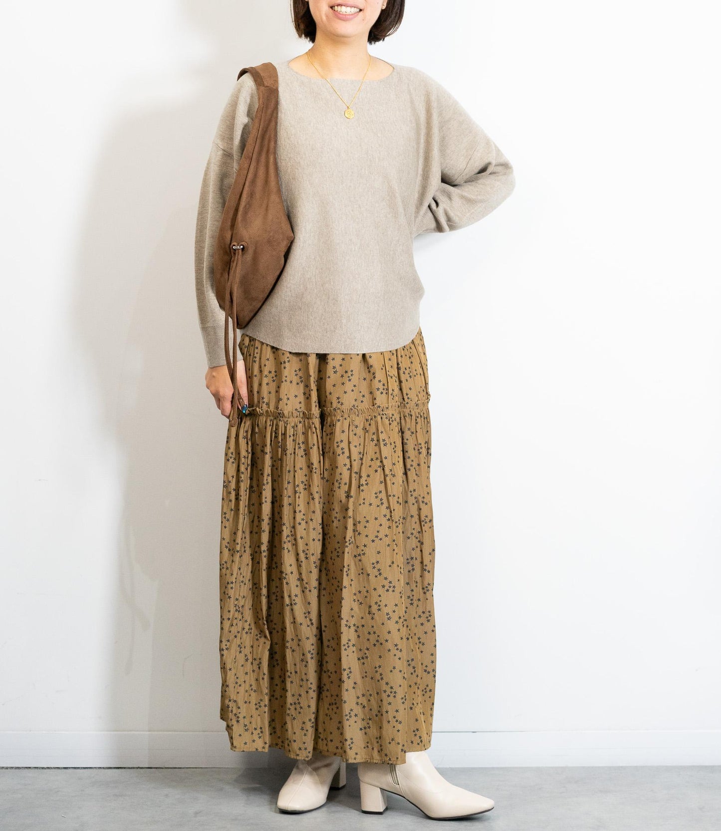 ボートネックラウンドニット