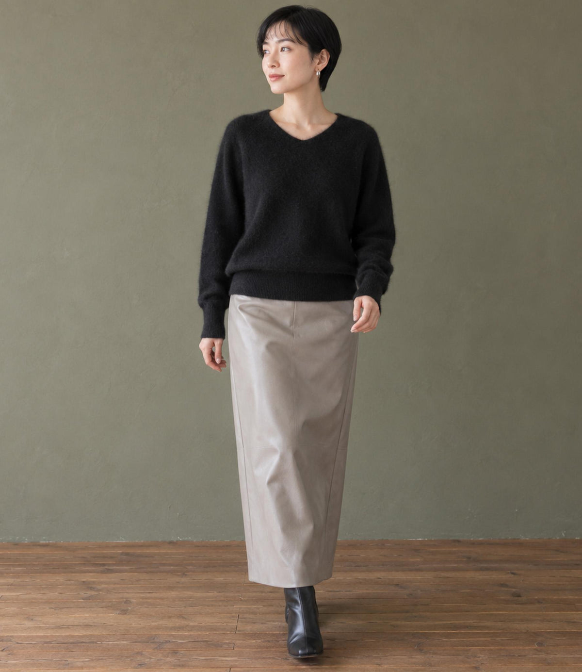 ウールカシミアホールガーメントVネックニット